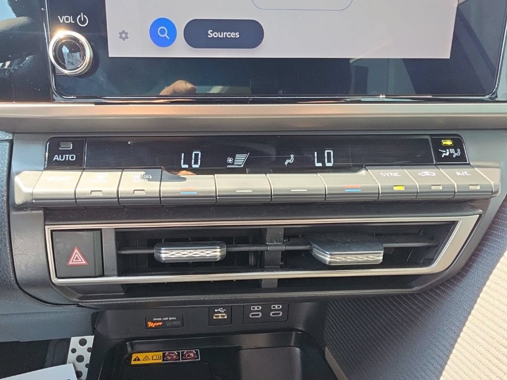 Used 2025 Toyota Camry SE FWD image 16