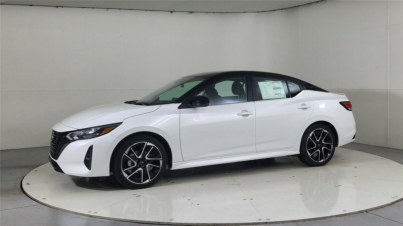 New 2025 Nissan Sentra SR image 3