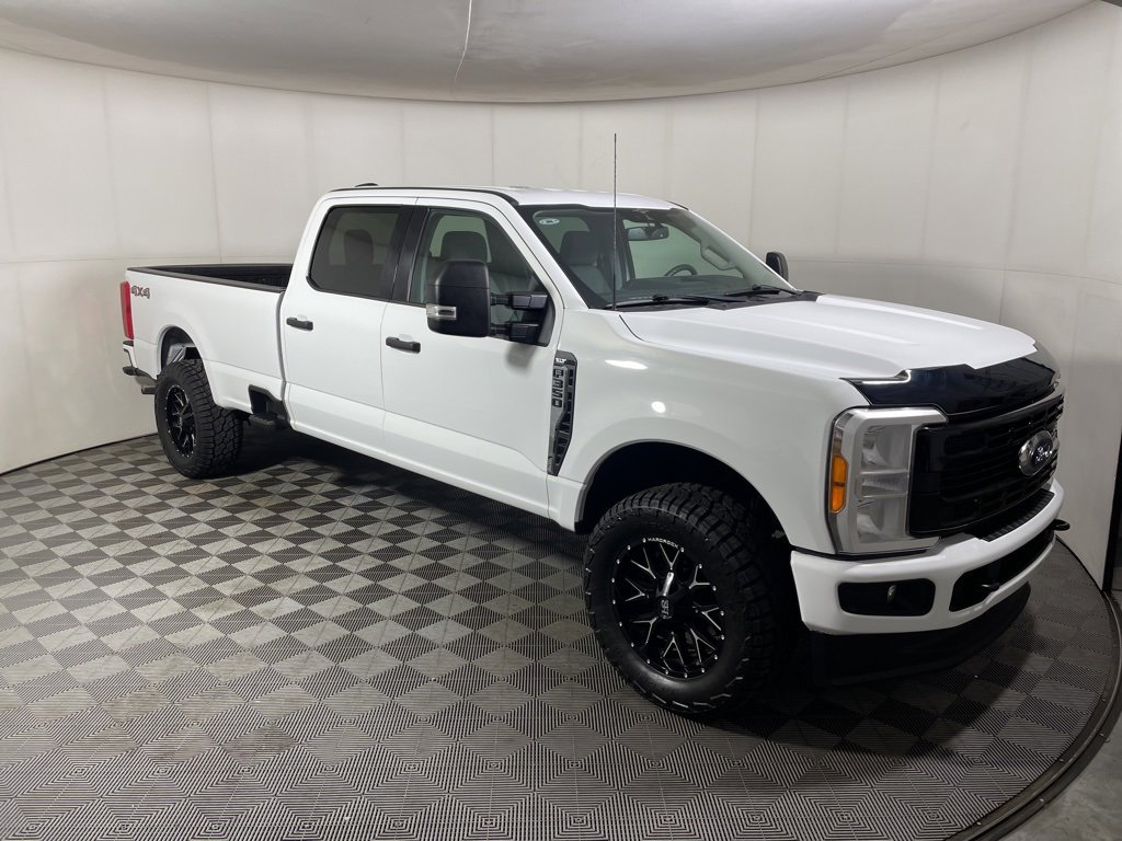 Used 2023 Ford F350 XLT image 1