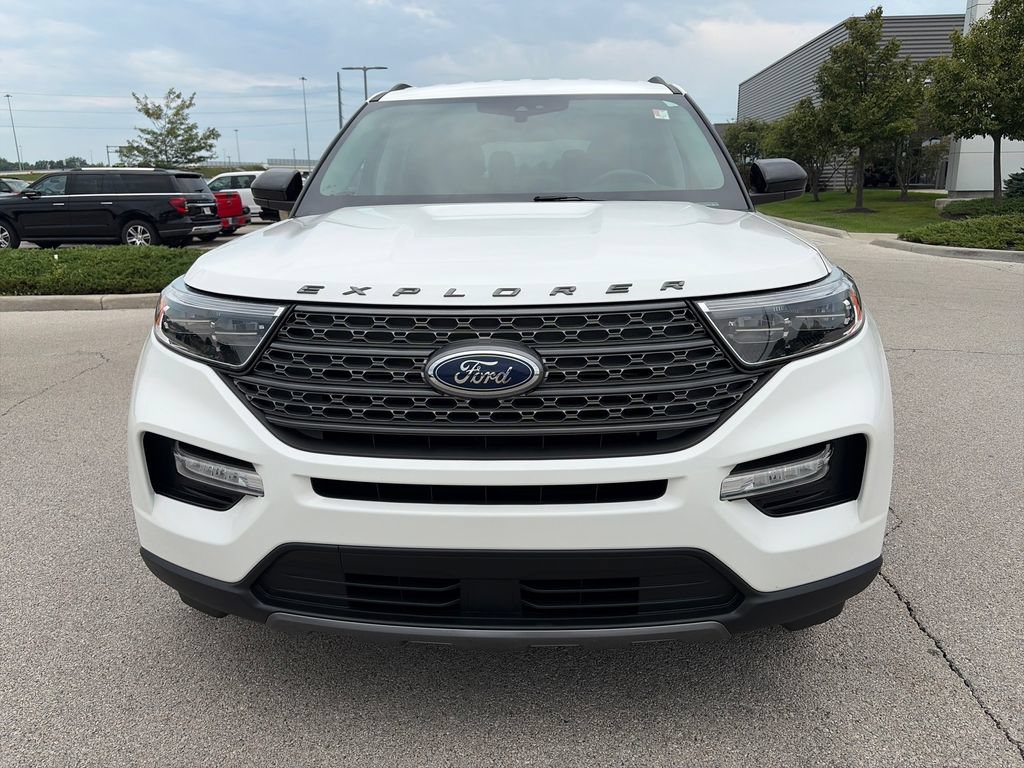 Used 2023 Ford Explorer XLT w/ Equipment Group 202A AWD/4WD image 2