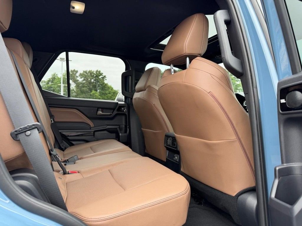 Used 2025 Toyota 4Runner Limited AWD/4WD image 12