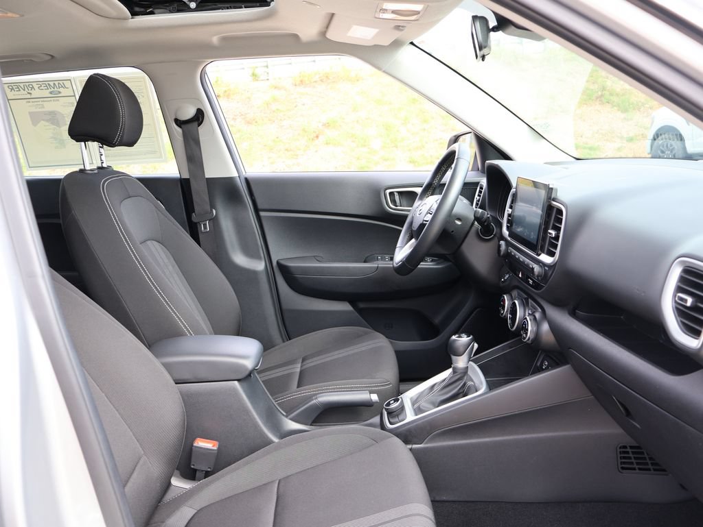 Used 2025 Hyundai Venue SEL FWD image 8