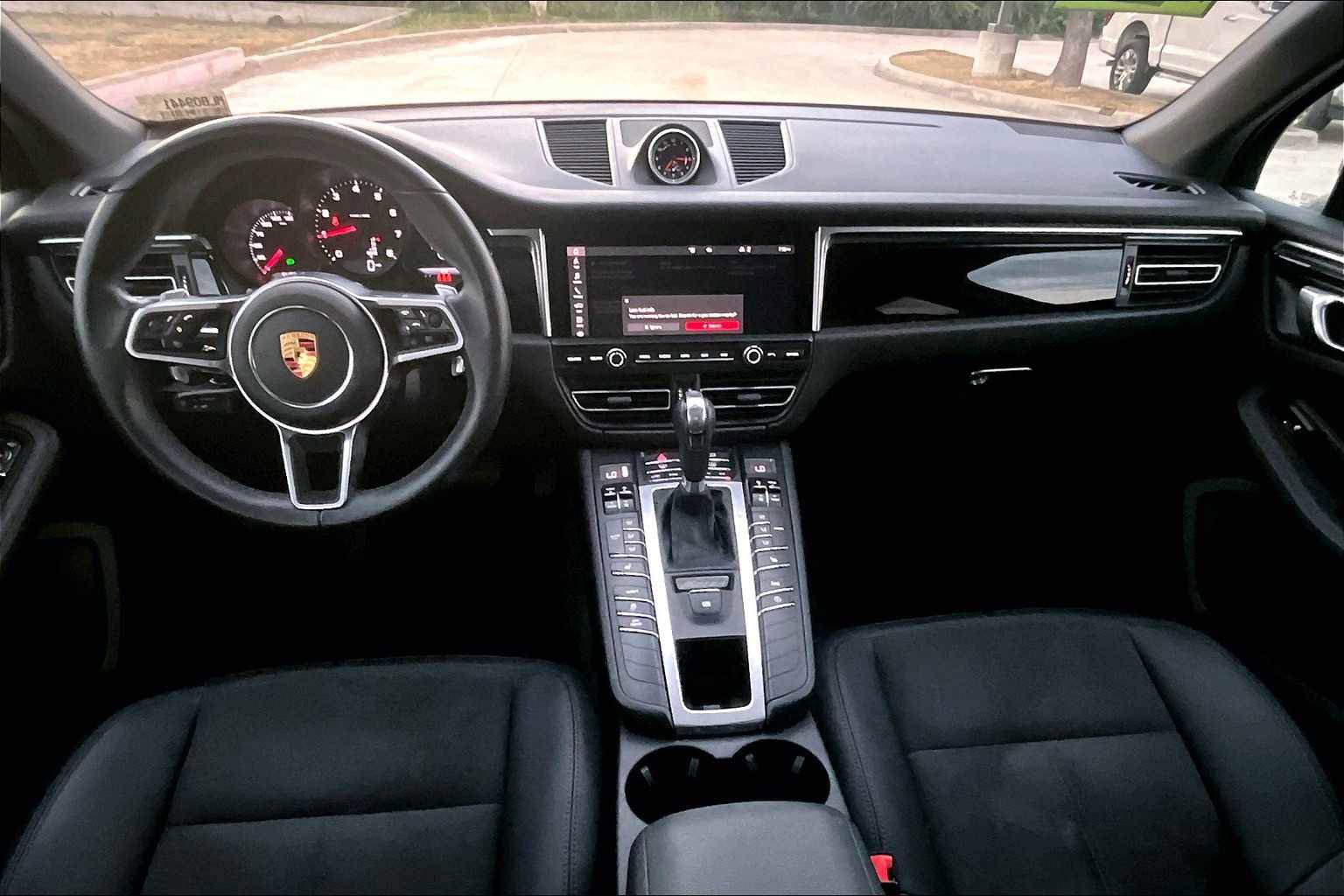 Used 2021 Porsche Macan image 32