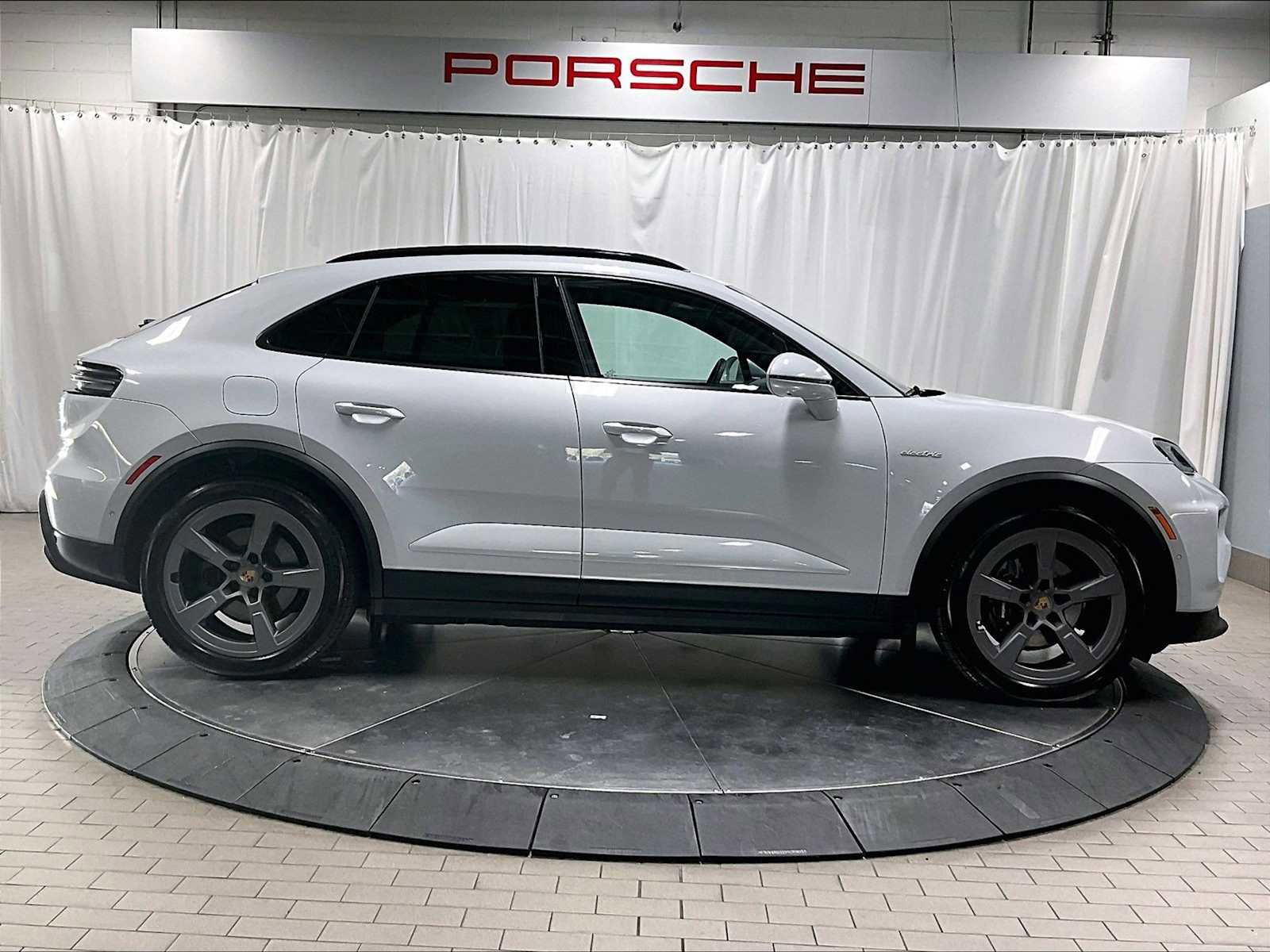 Used 2024 Porsche Macan 4 Electric image 11