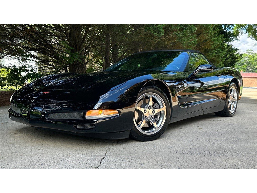 Used 2004 Chevrolet Corvette Convertible w/ Preferred Equipment Group image 2