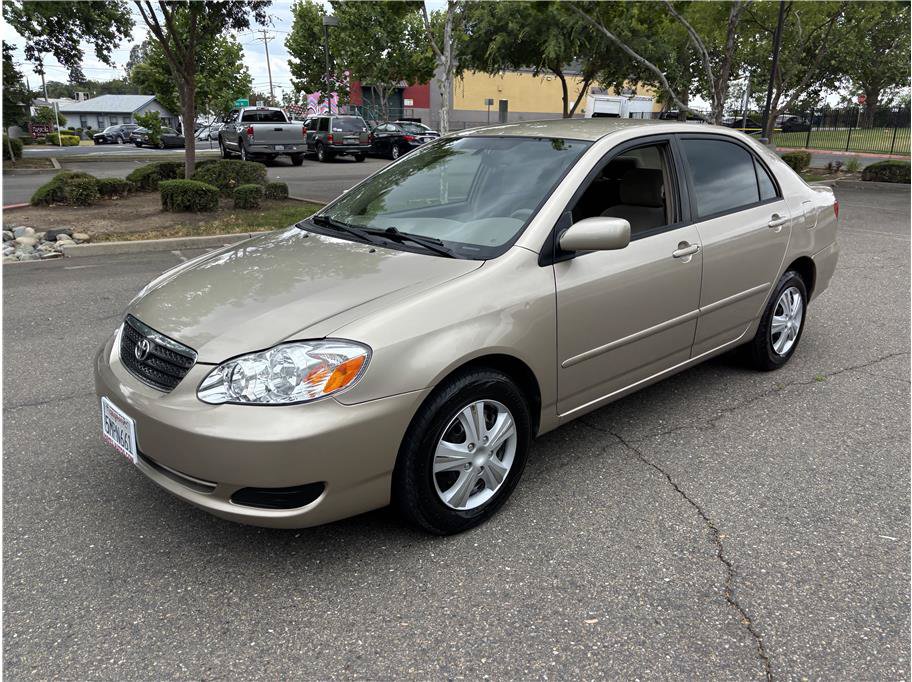 Used 2005 Toyota Corolla LE FWD image 1