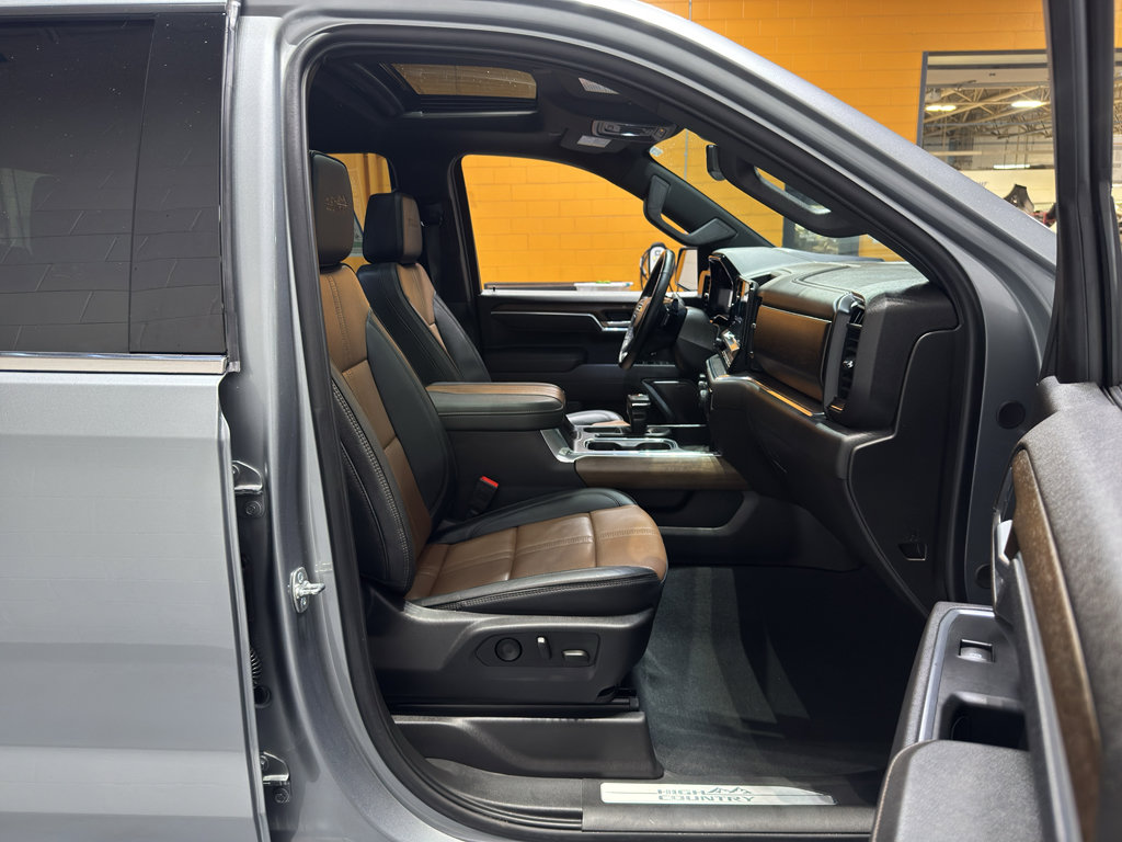 Used 2025 Chevrolet Silverado 1500 High Country w/ High Country Premium Package AWD/4WD image 21