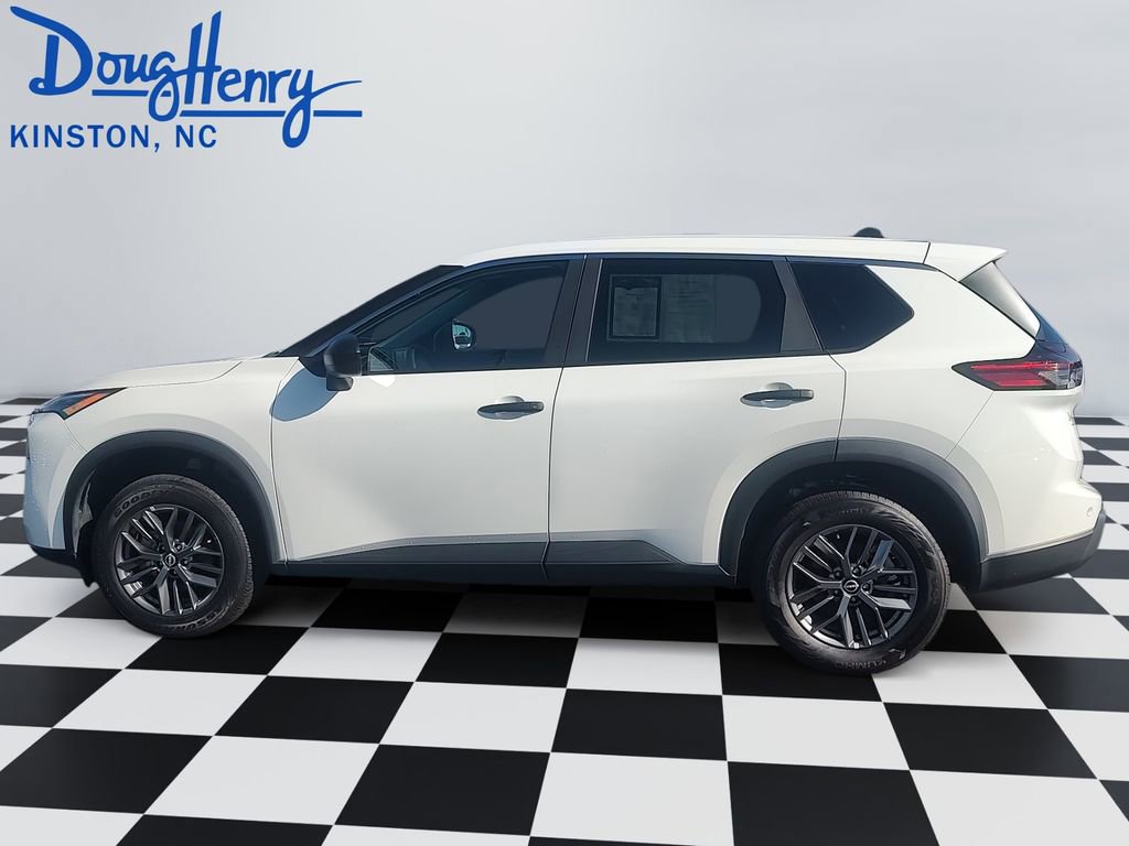 Used 2024 Nissan Rogue S image 2