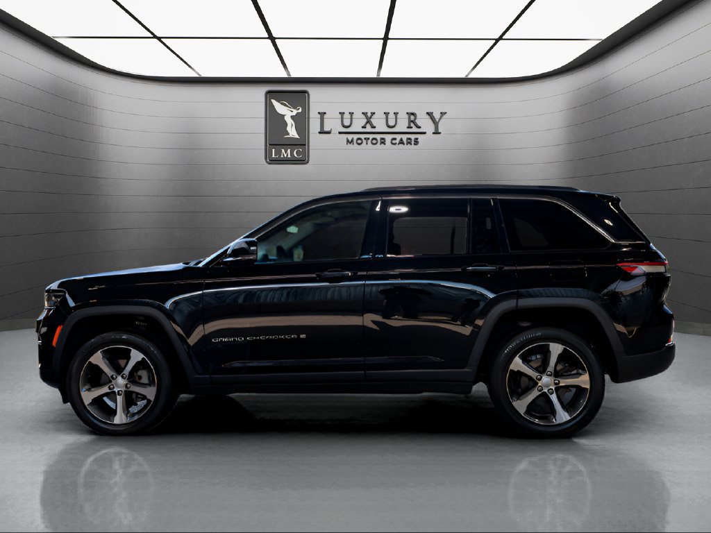 Used 2023 Jeep Grand Cherokee Limited w/ Trailer Tow Prep Group (B) AWD/4WD image 5
