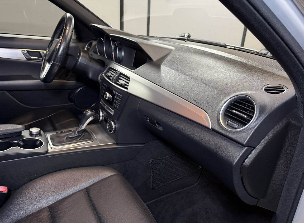 Used 2013 Mercedes-Benz C 250 Sedan image 7