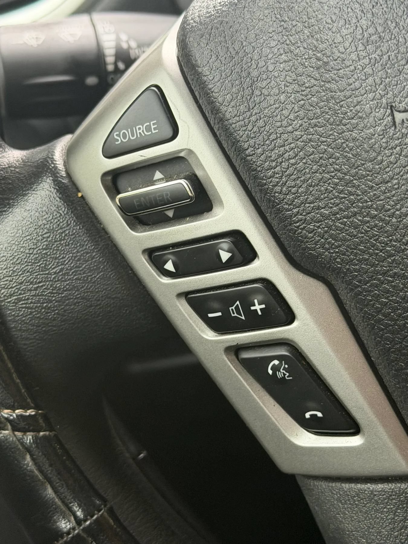 Used 2017 Nissan Titan SV RWD image 17