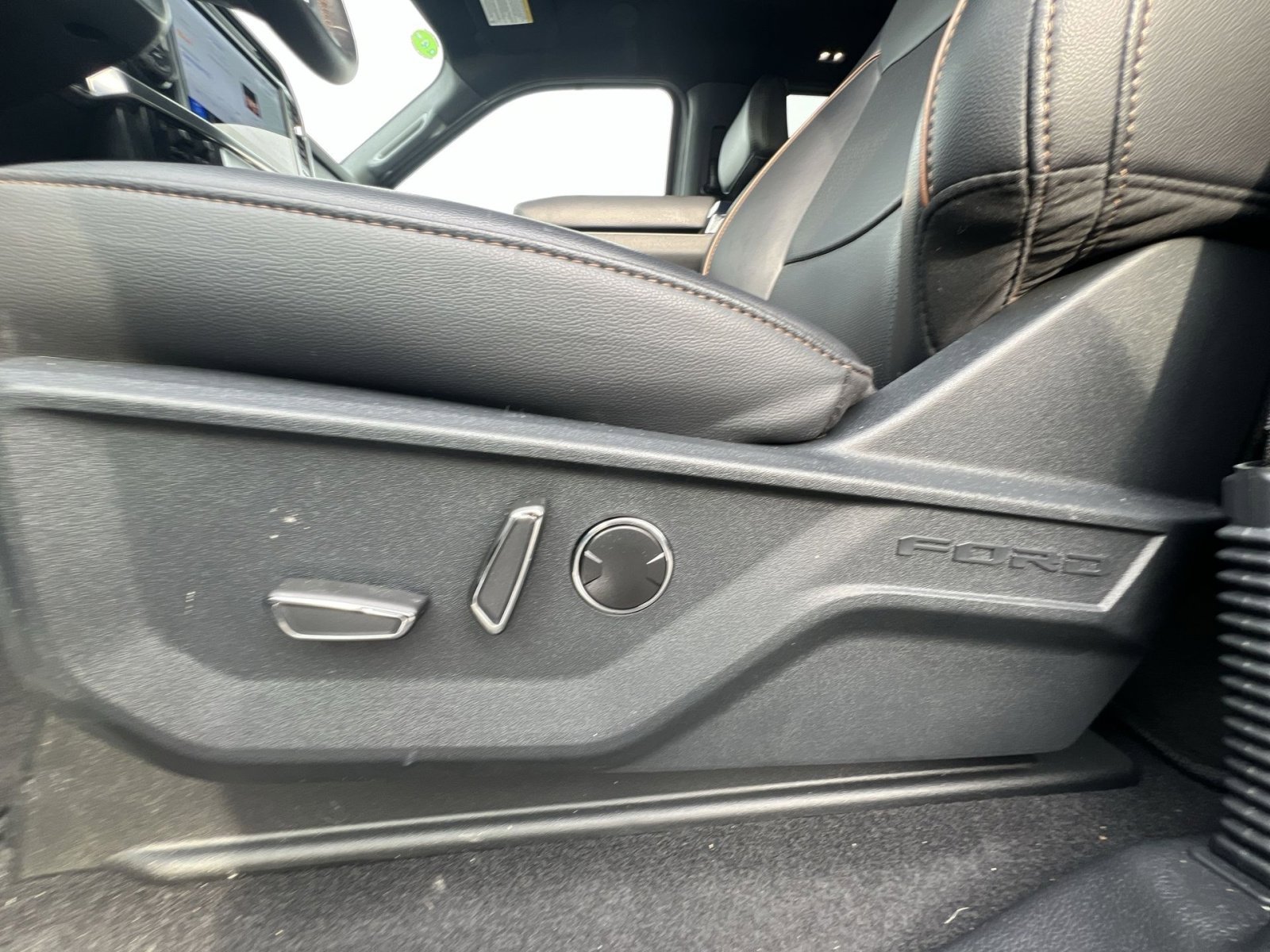 New 2025 Ford F150 Lariat w/ Equipment Group 502A High image 14