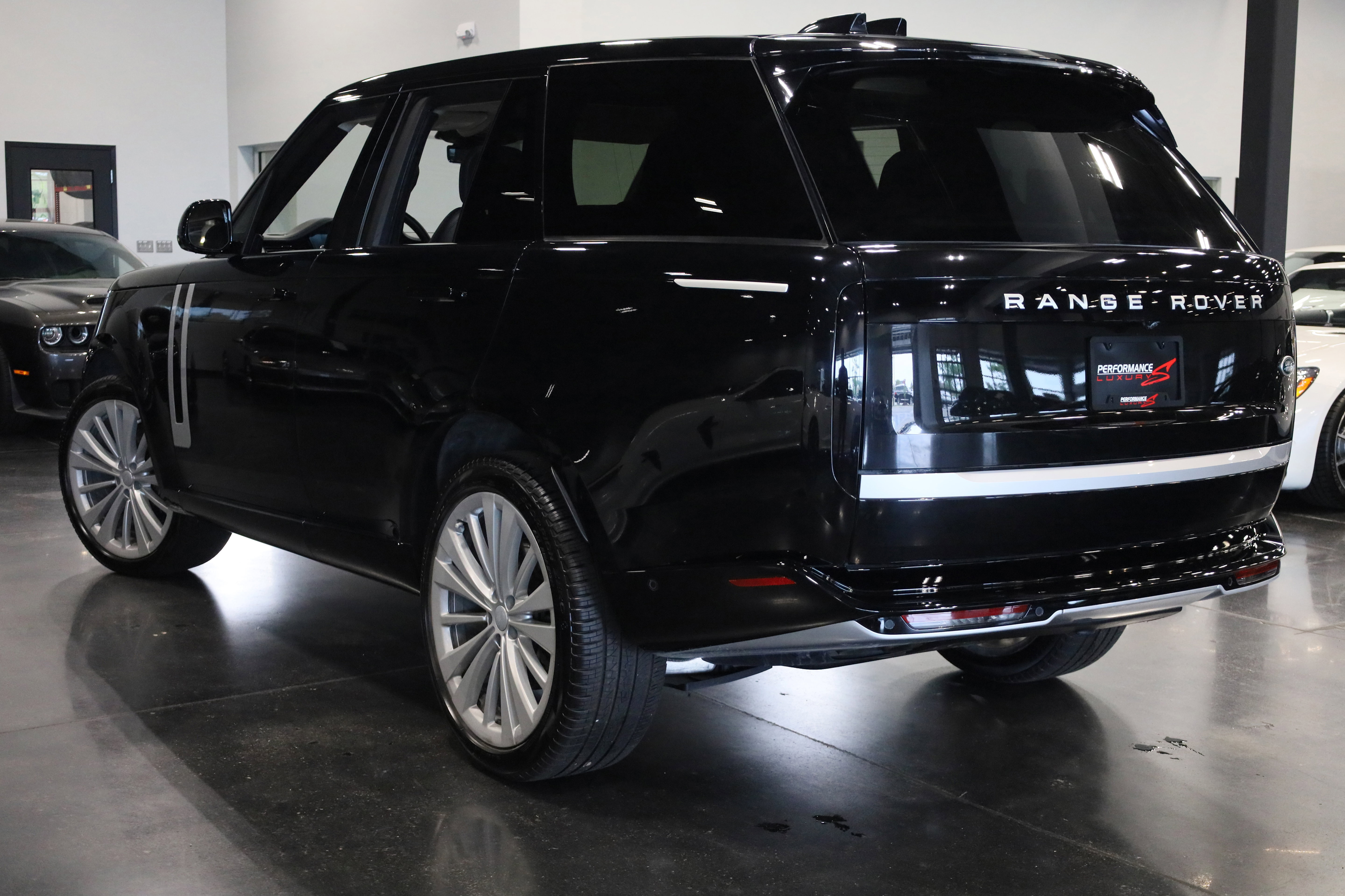 Used 2023 Land Rover Range Rover First Edition image 4