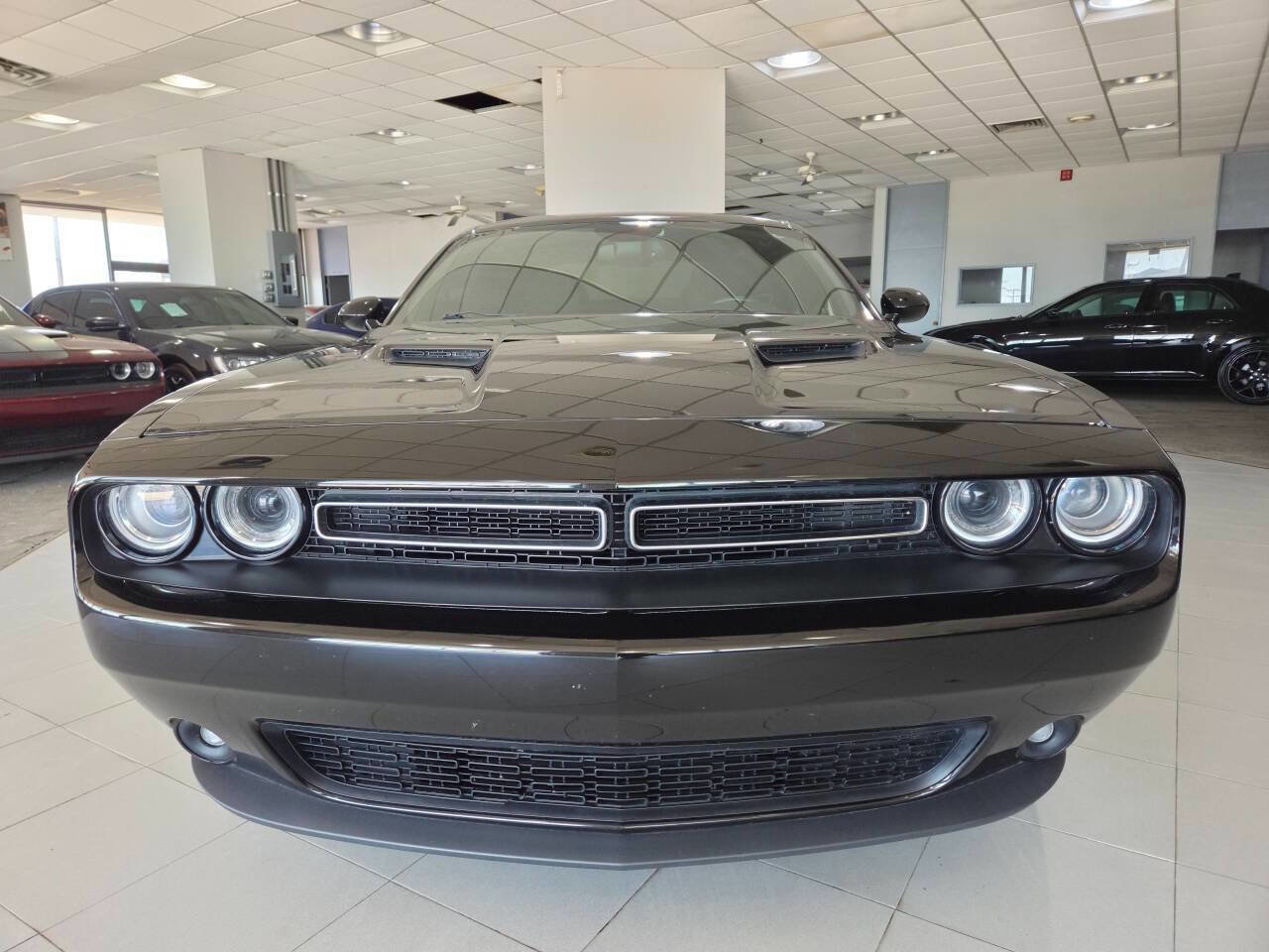 Used 2016 Dodge Challenger R/T w/ Driver Convenience Group RWD image 2