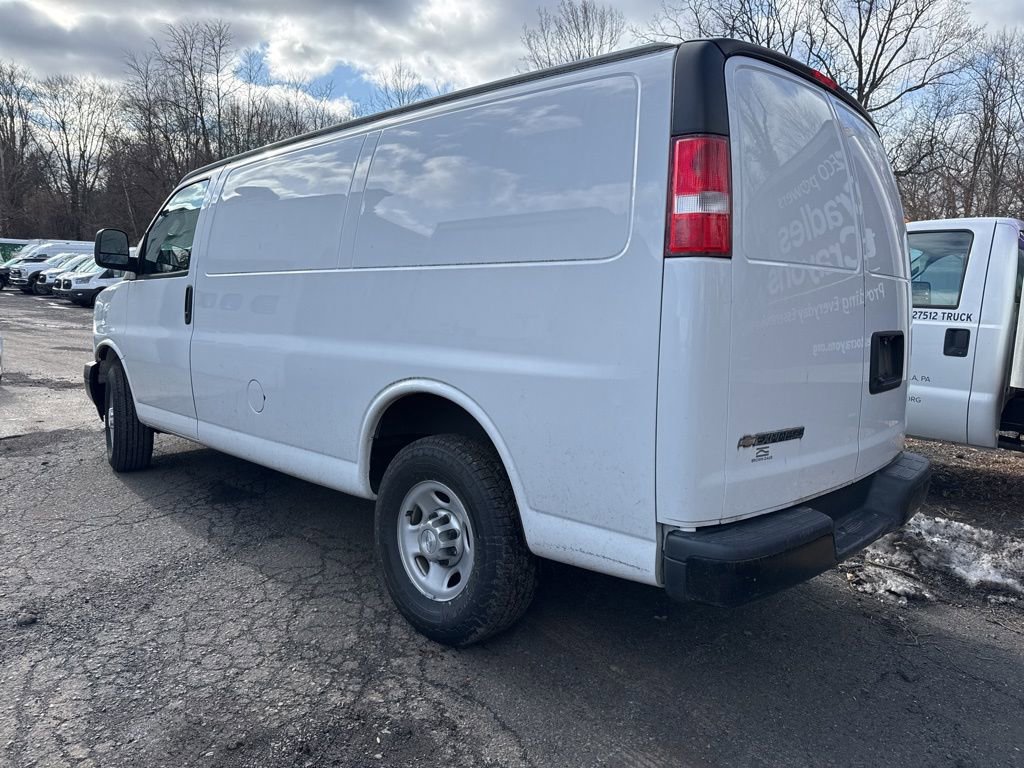 Used 2017 Chevrolet Express 2500 image 5
