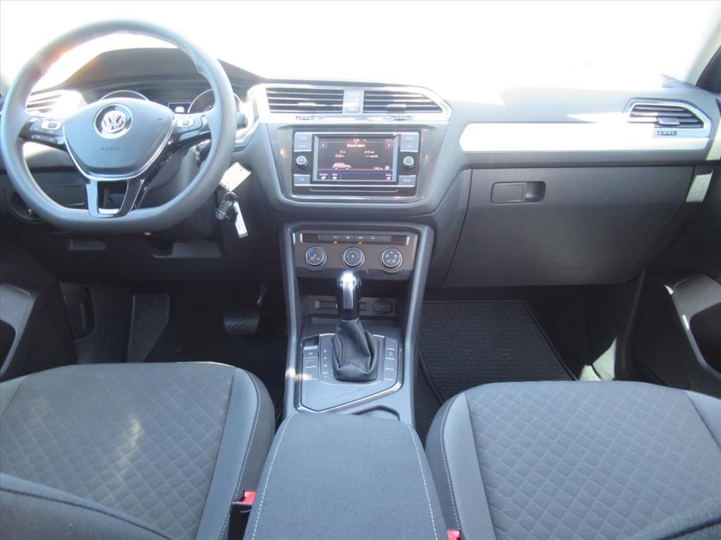 Used 2018 Volkswagen Tiguan S image 12