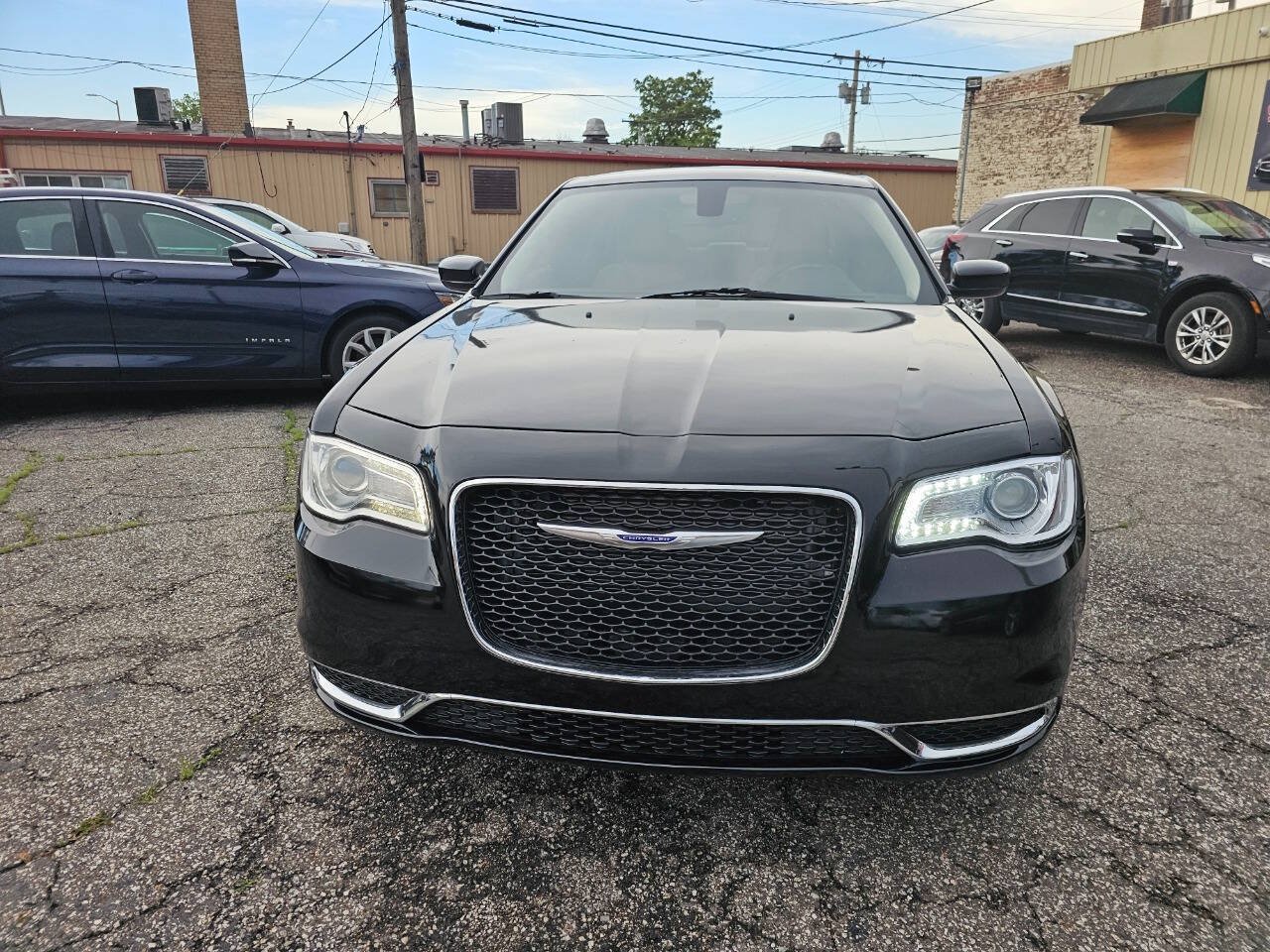 Used 2019 Chrysler 300 Touring w/ Quick Order Package 2EF RWD image 2