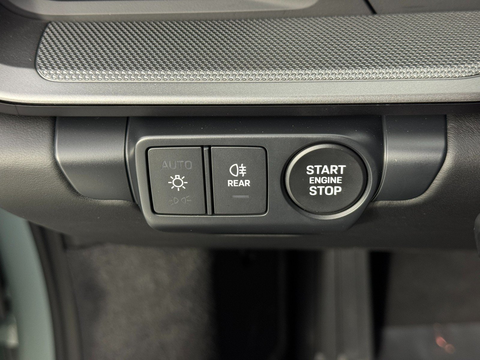 Used 2025 Porsche 911 Carrera RWD image 18