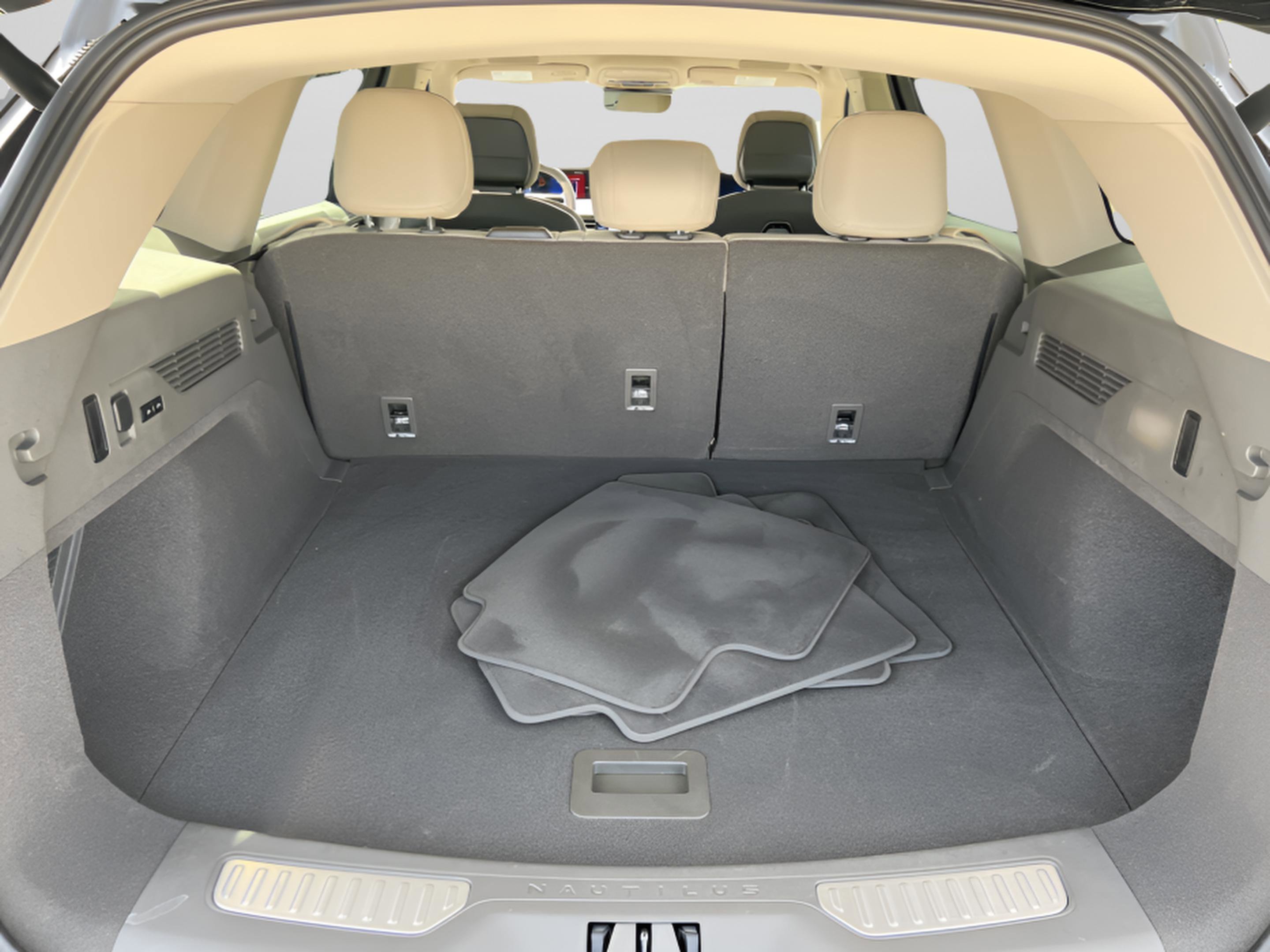 New 2025 Lincoln Nautilus Reserve image 12