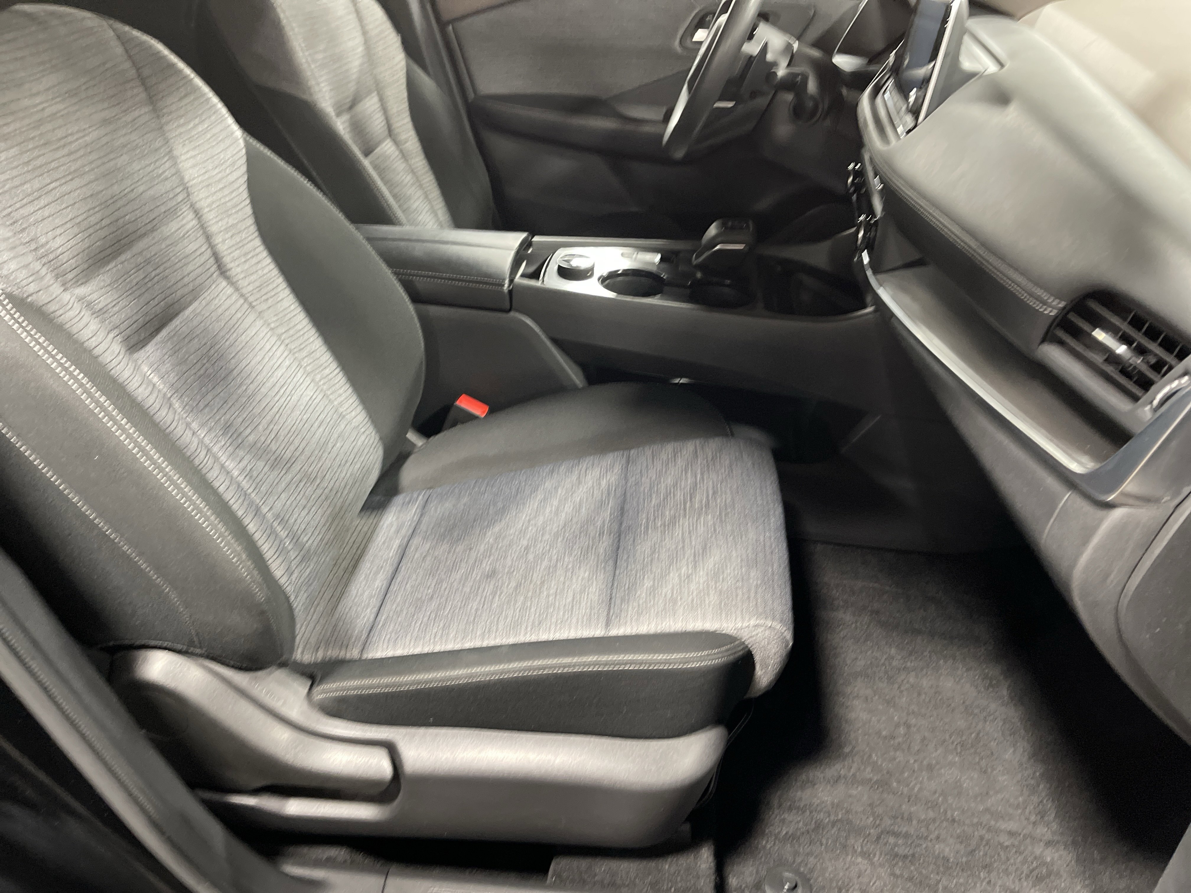 Used 2023 Nissan Rogue SV image 13