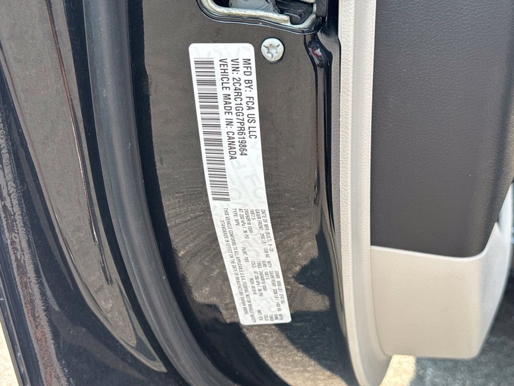 Used 2023 Chrysler Pacifica Limited FWD image 43