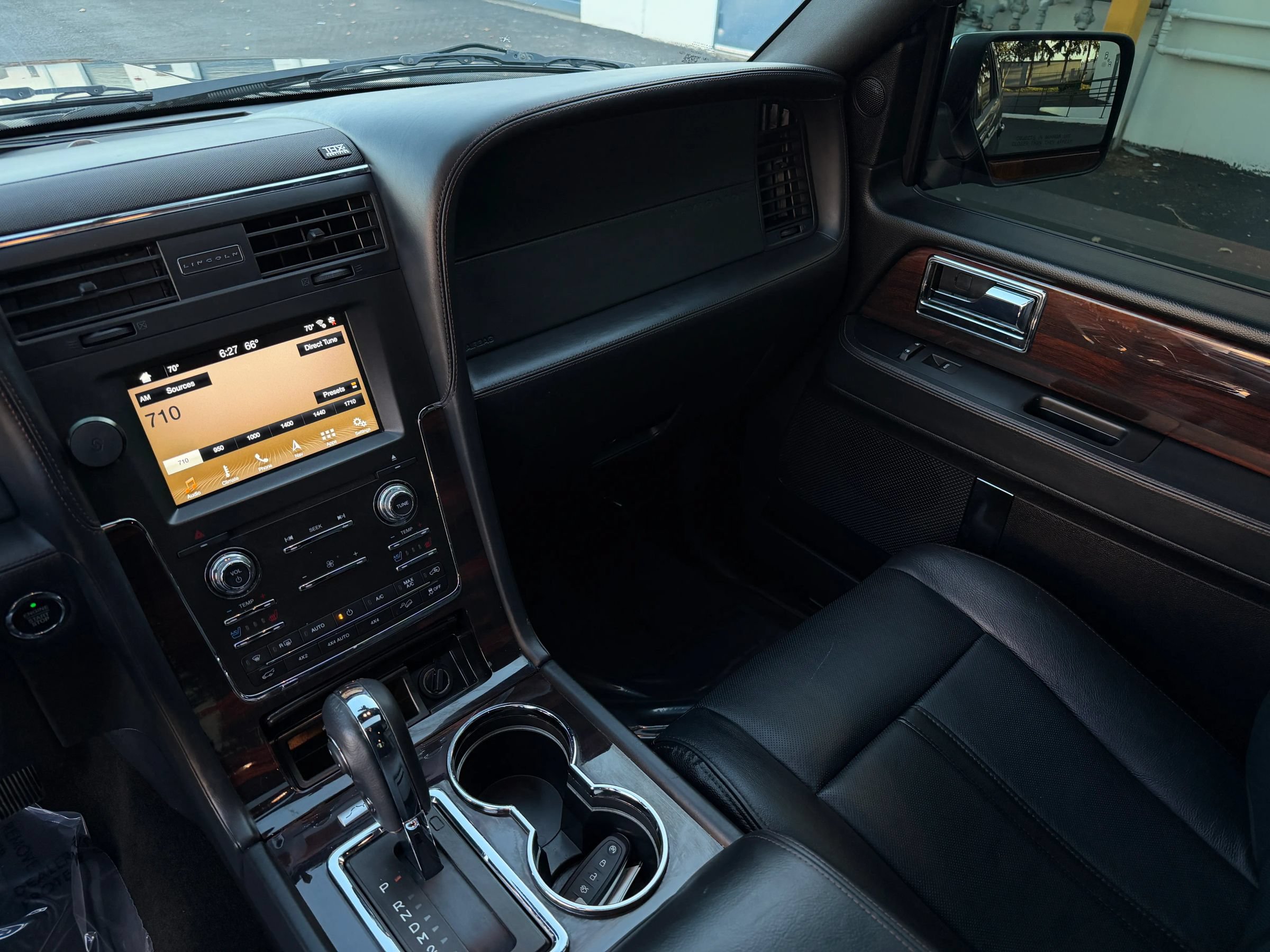 Used 2016 Lincoln Navigator Reserve AWD/4WD image 12