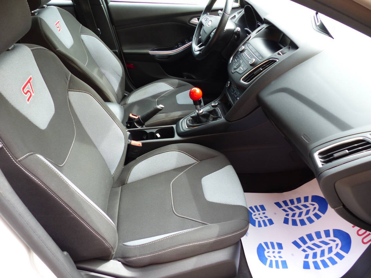Used 2018 Ford Focus ST FWD image 25