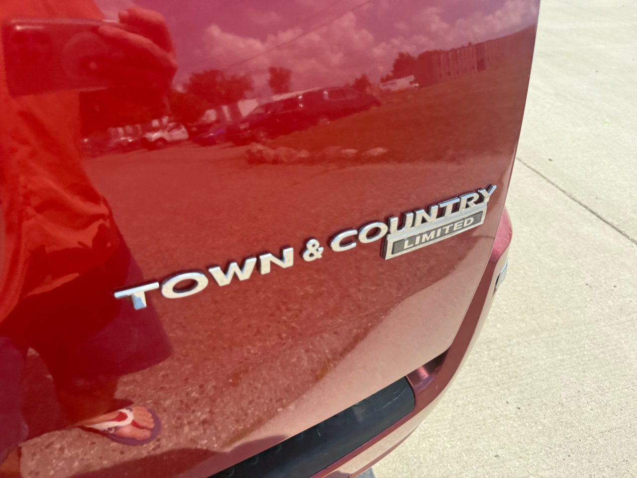 Used 2009 Chrysler Town & Country Limited w/ Entertainment Group #3 image 20