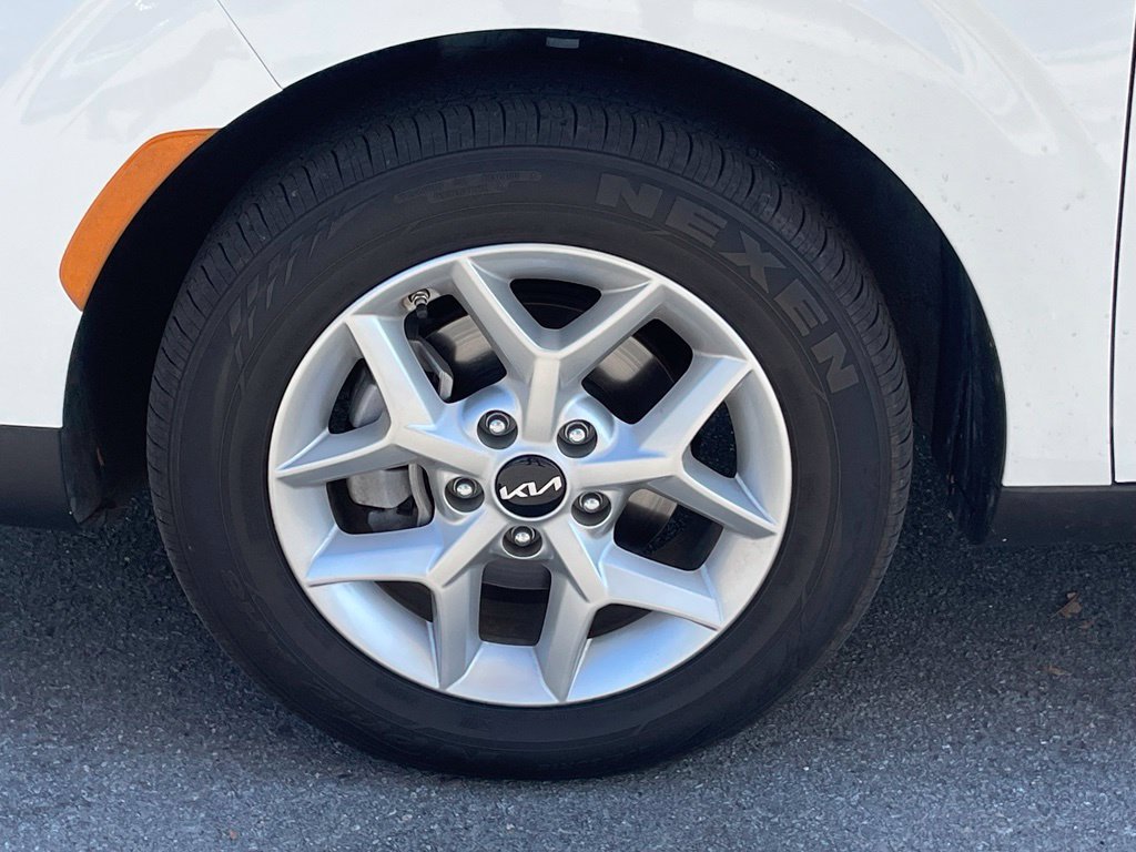 Used 2025 Kia Soul S FWD image 32