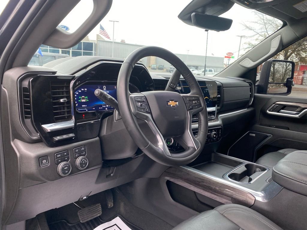 Used 2025 Chevrolet Silverado 2500 LTZ w/ LTZ Premium Package image 12