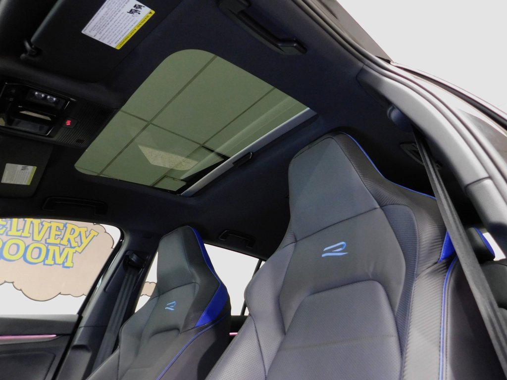 Used 2025 Volkswagen Golf image 41