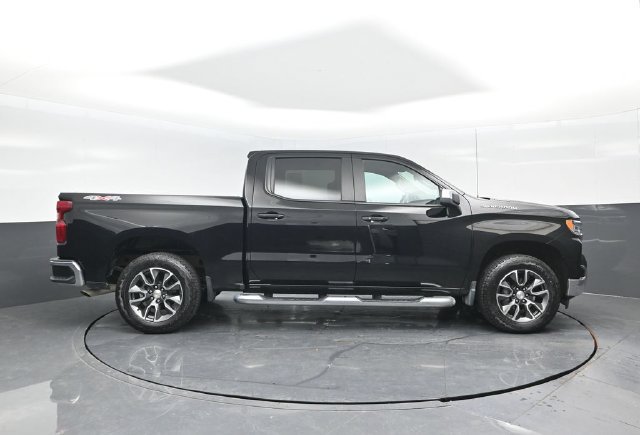 Used 2024 Chevrolet Silverado 1500 LT AWD/4WD image 3