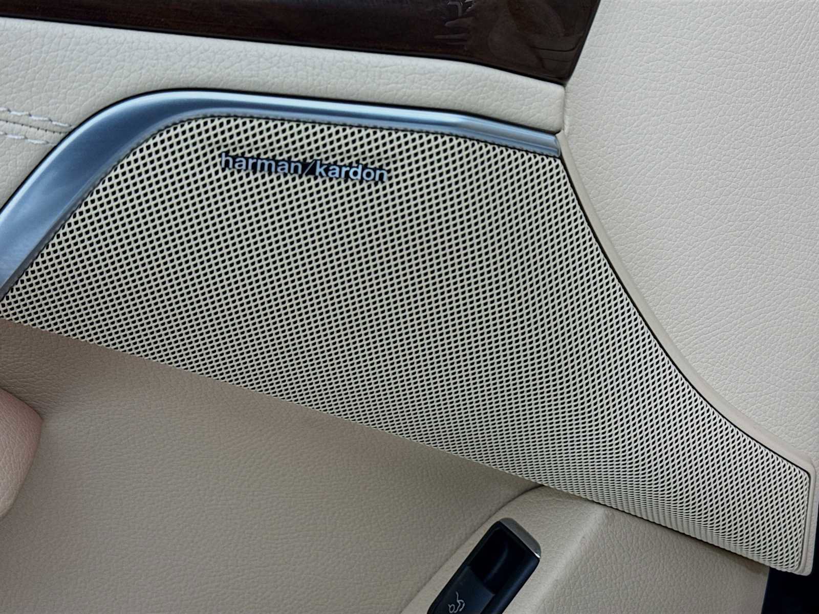 Used 2014 Mercedes-Benz SL 550 image 12