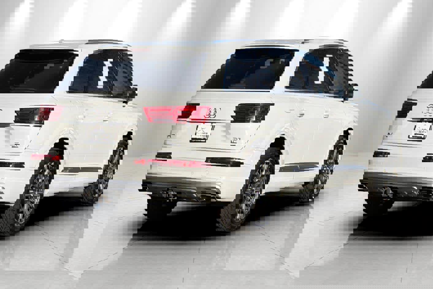 Used 2017 Audi Q7 3.0T Premium Plus image 2