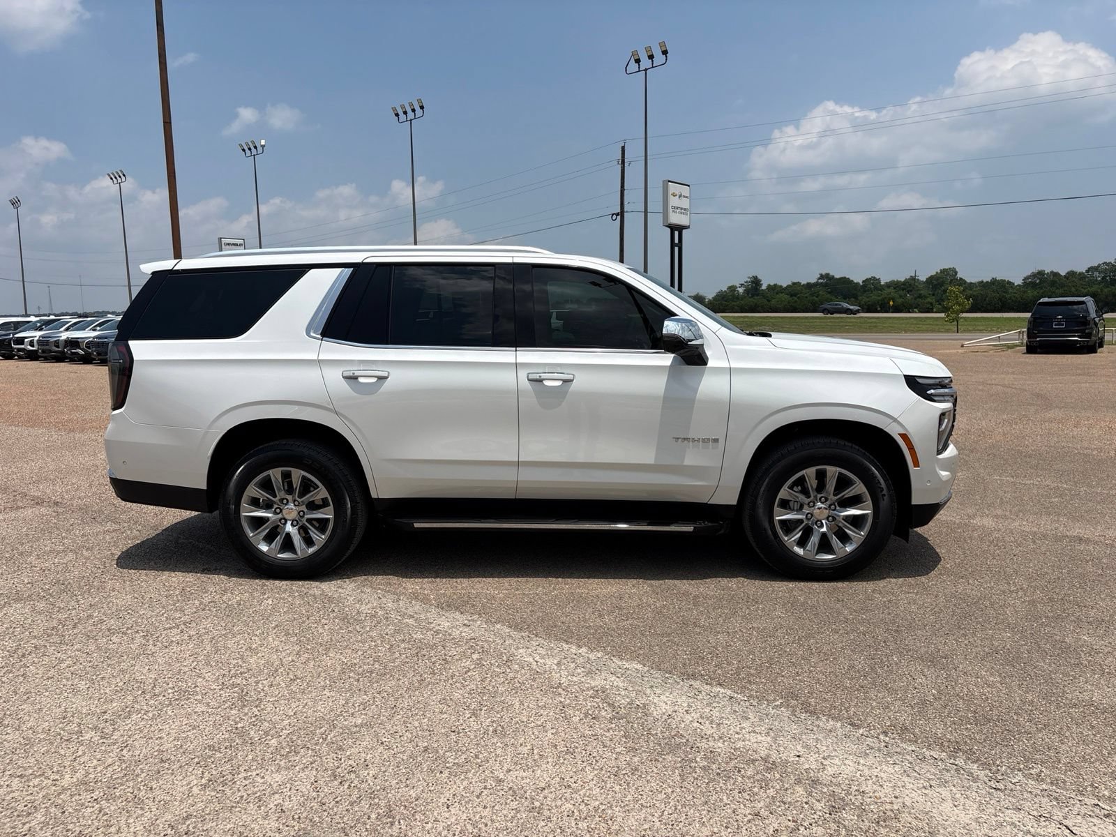 Used 2025 Chevrolet Tahoe Premier AWD/4WD image 7