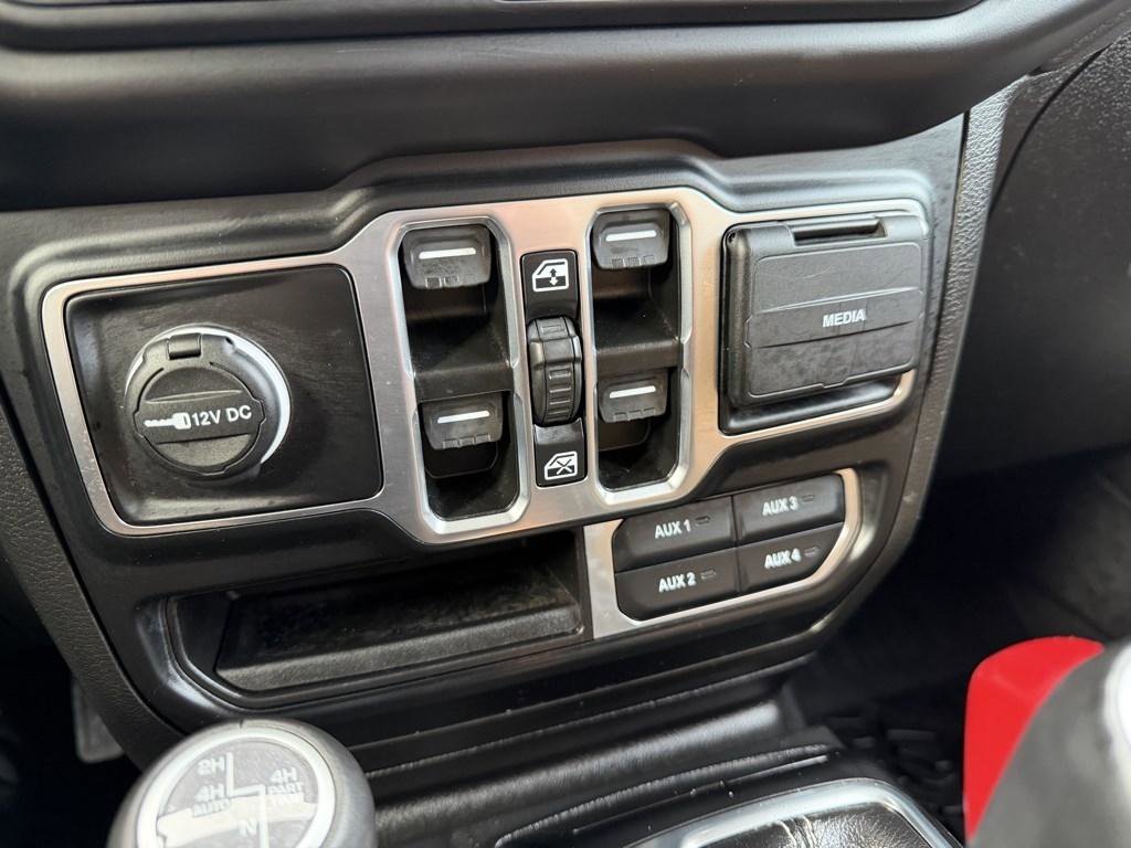 Used 2023 Jeep Wrangler Sahara w/ Cold Weather Group image 27
