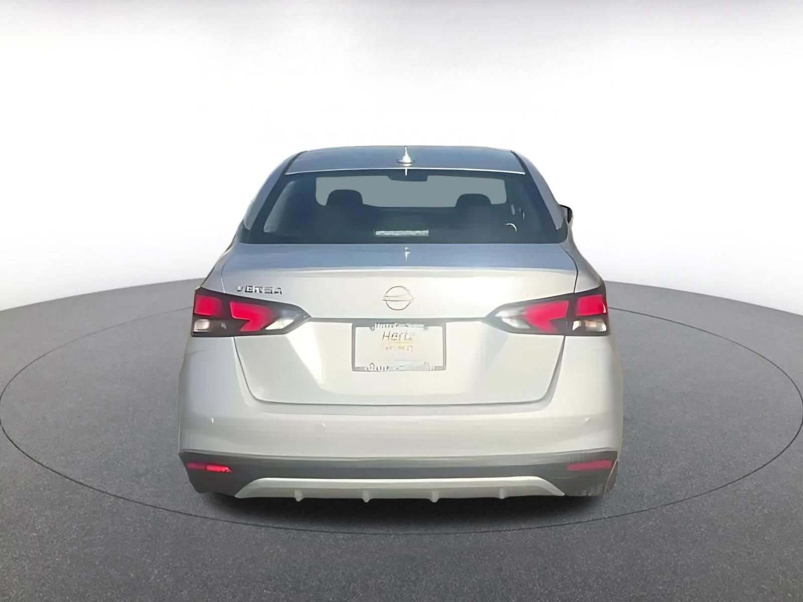 Used 2025 Nissan Versa SV image 12