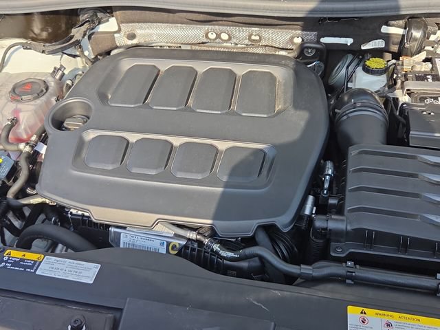 Used 2025 Volkswagen Tiguan SE R-Line FWD image 10