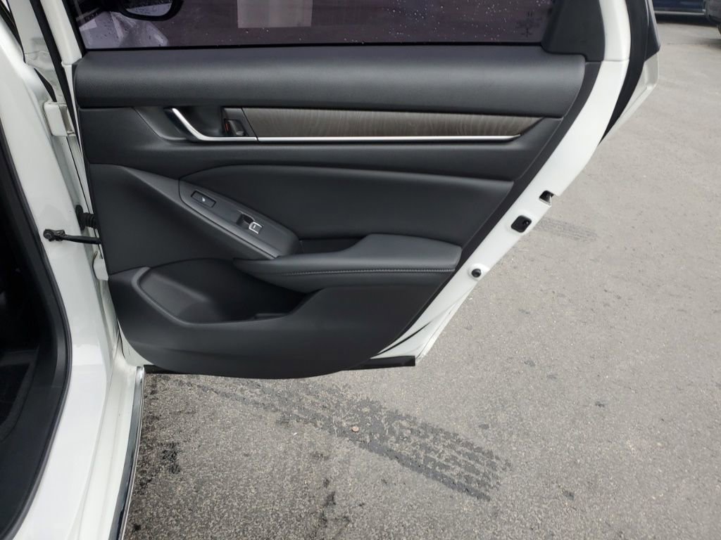 Used 2021 Honda Accord Touring image 29