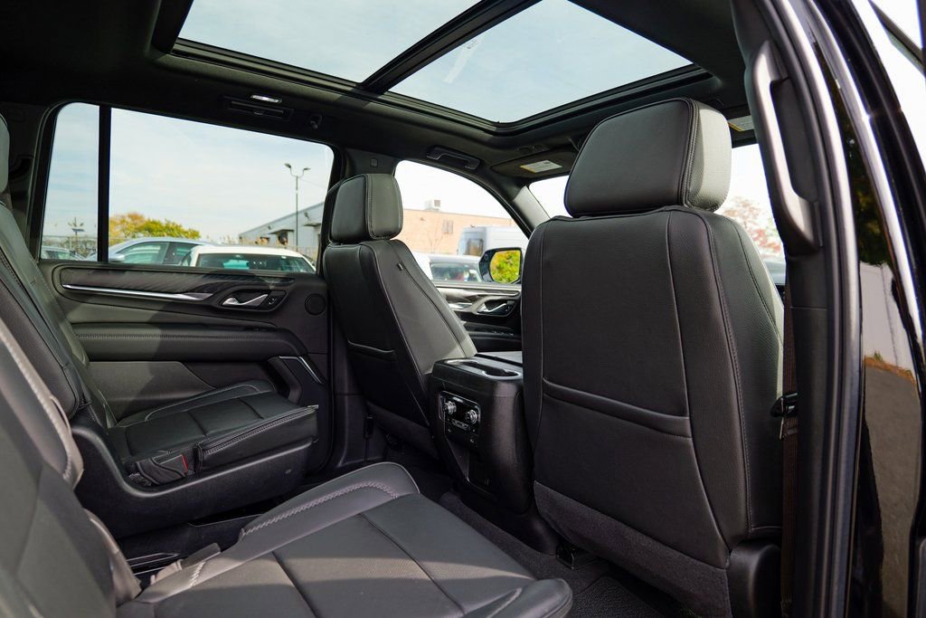 Used 2022 GMC Yukon XL Denali image 35