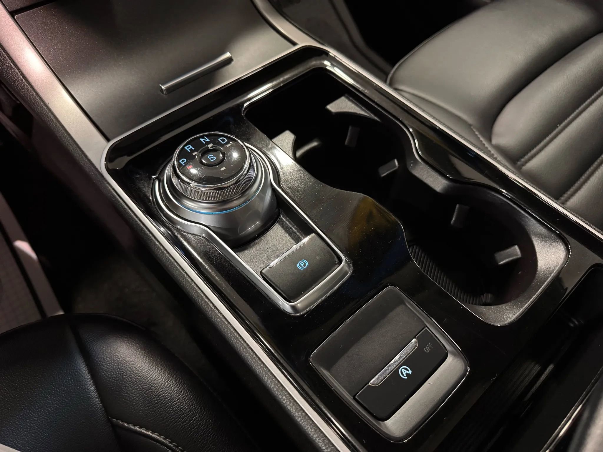 Used 2020 Ford Edge SEL w/ Cold Weather Package image 35