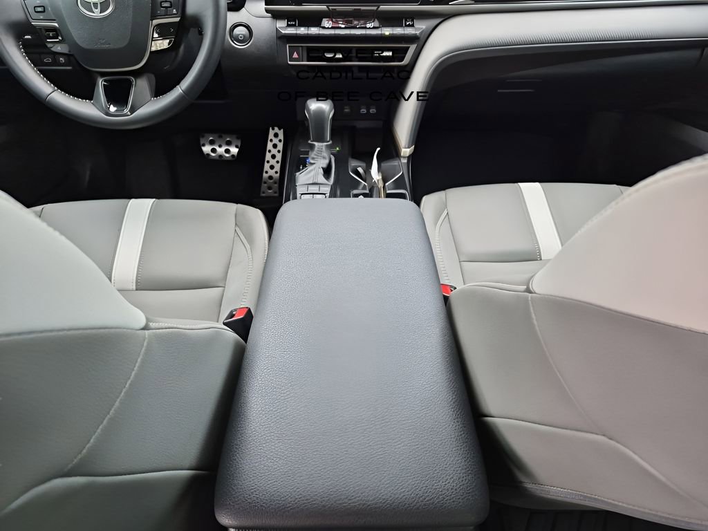 Used 2025 Toyota Camry SE w/ Convenience Package image 24