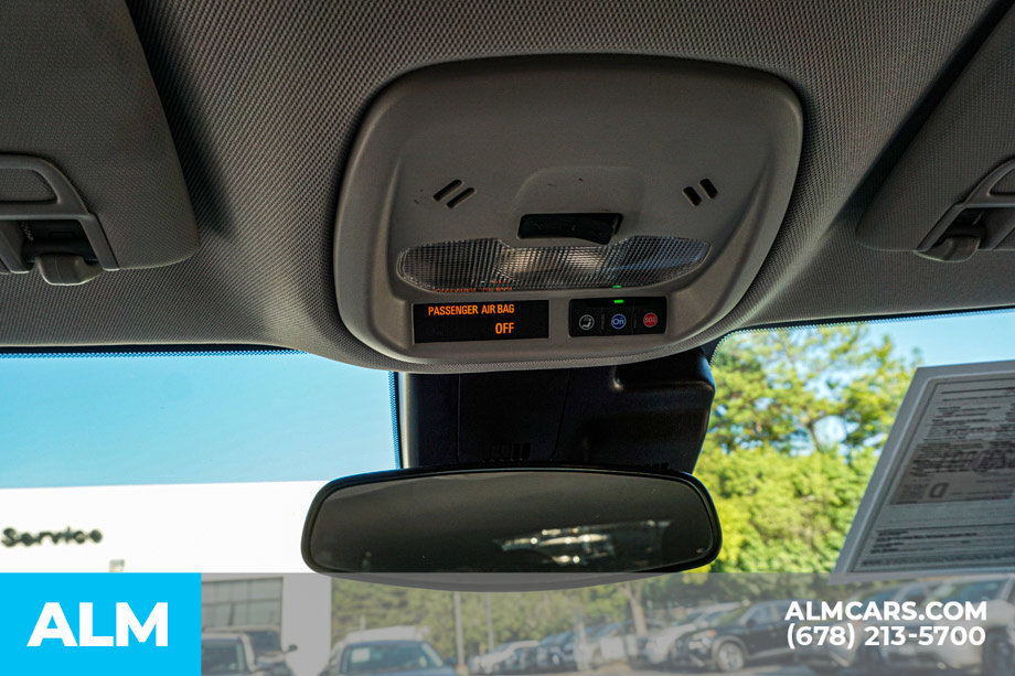 Used 2025 Chevrolet Trax LT FWD image 32