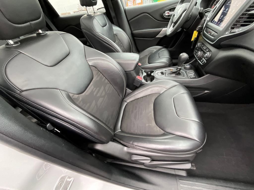 Used 2022 Jeep Cherokee Latitude w/ Sun & Sound Group image 15