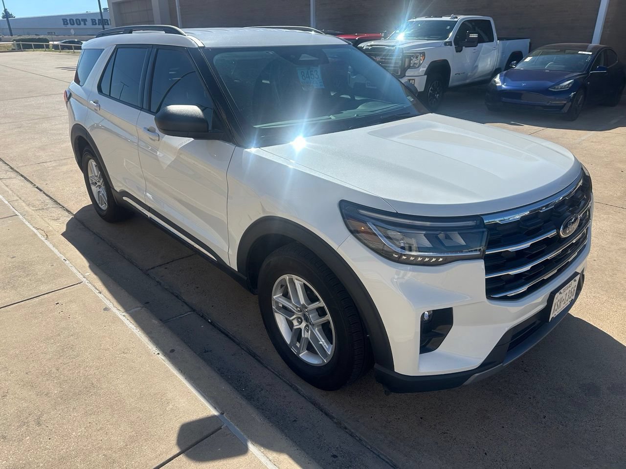 Used 2025 Ford Explorer Active w/ Active Comfort Package RWD image 3
