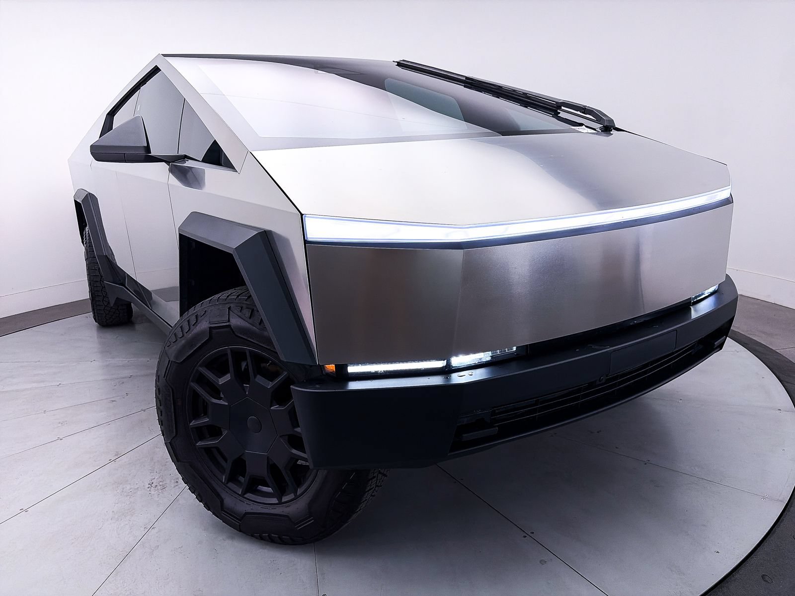 Used 2025 Tesla Cybertruck Cyberbeast AWD/4WD image 3