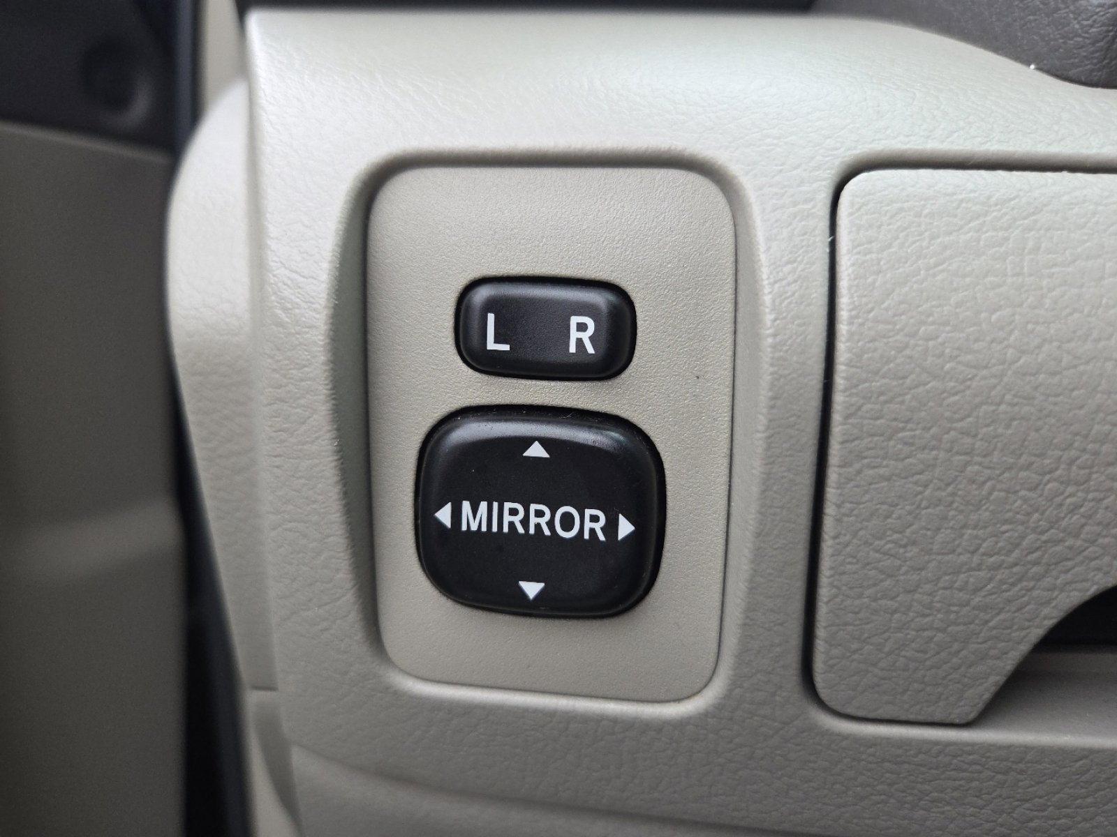 Used 2010 Toyota Camry image 28