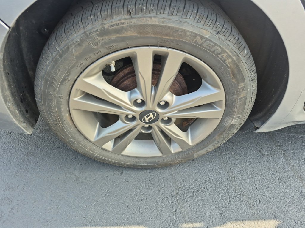 Used 2017 Hyundai Elantra Value Edition w/ Cargo Package FWD image 9