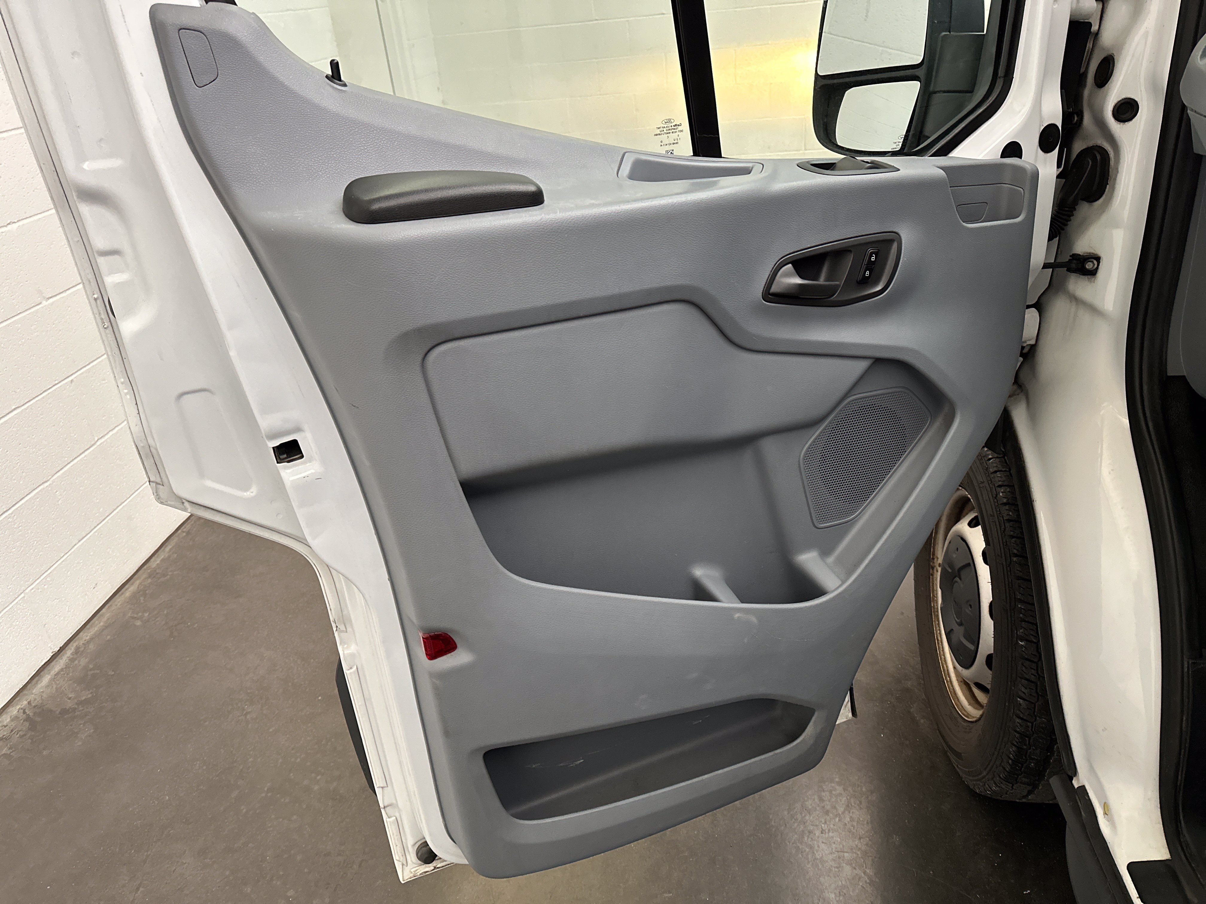 Used 2015 Ford Transit 150 130 Low Roof RWD image 17