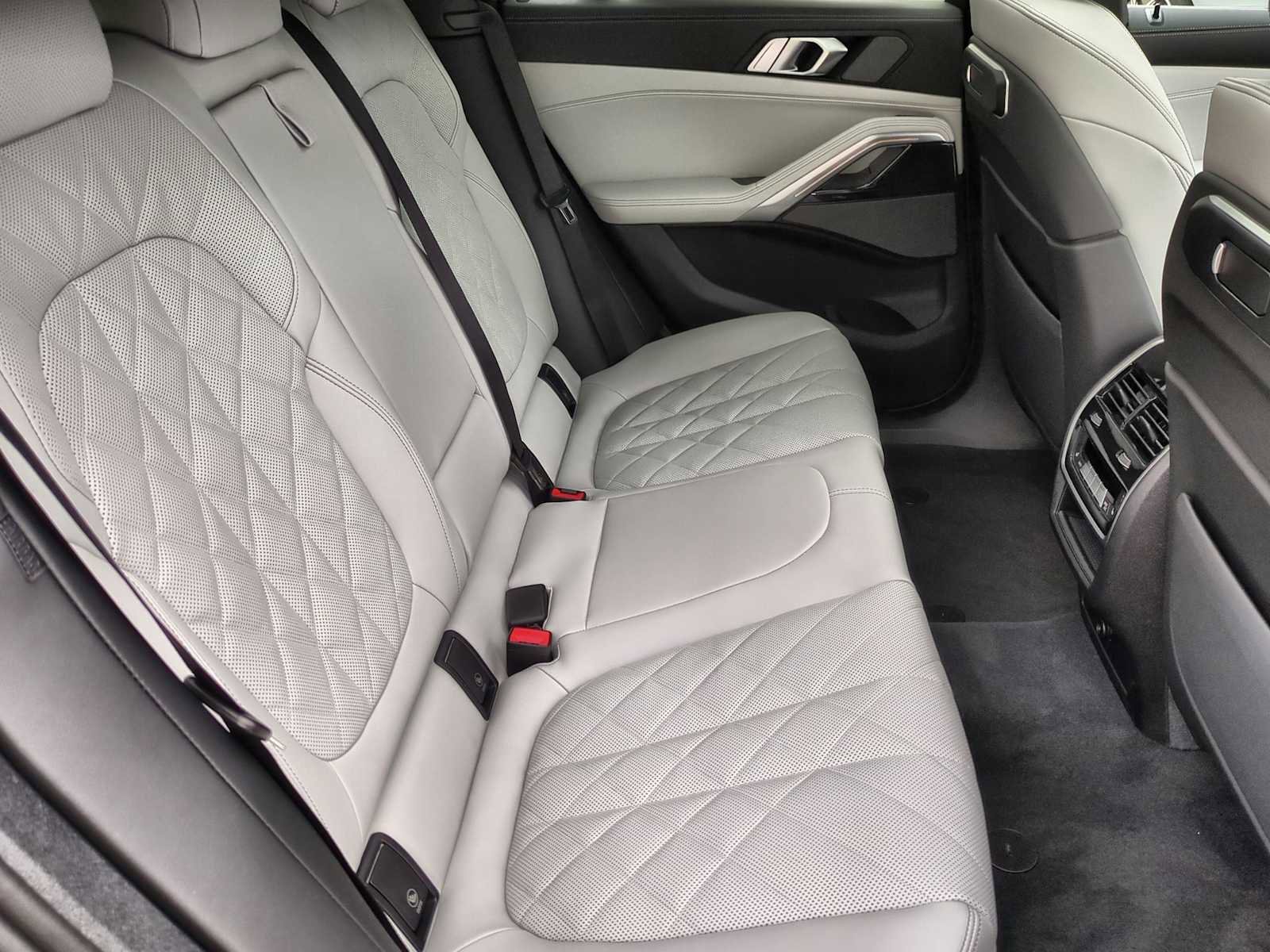 New 2026 BMW X6 xDrive40i w/ Climate Comfort Package image 21